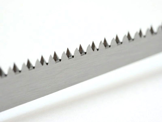 Close up view of the double toothed fine detail saw.